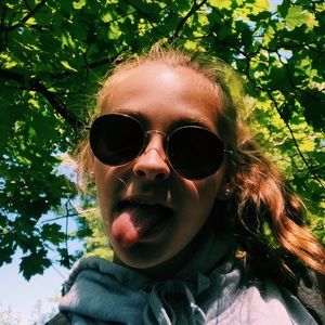 Meet your Posher, Ella